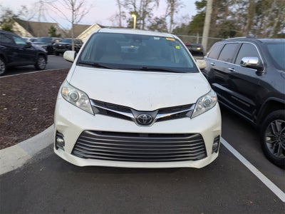 2020 Toyota Sienna XLE