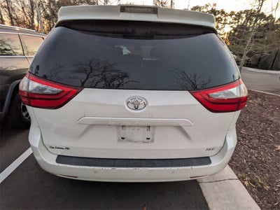 2020 Toyota Sienna XLE