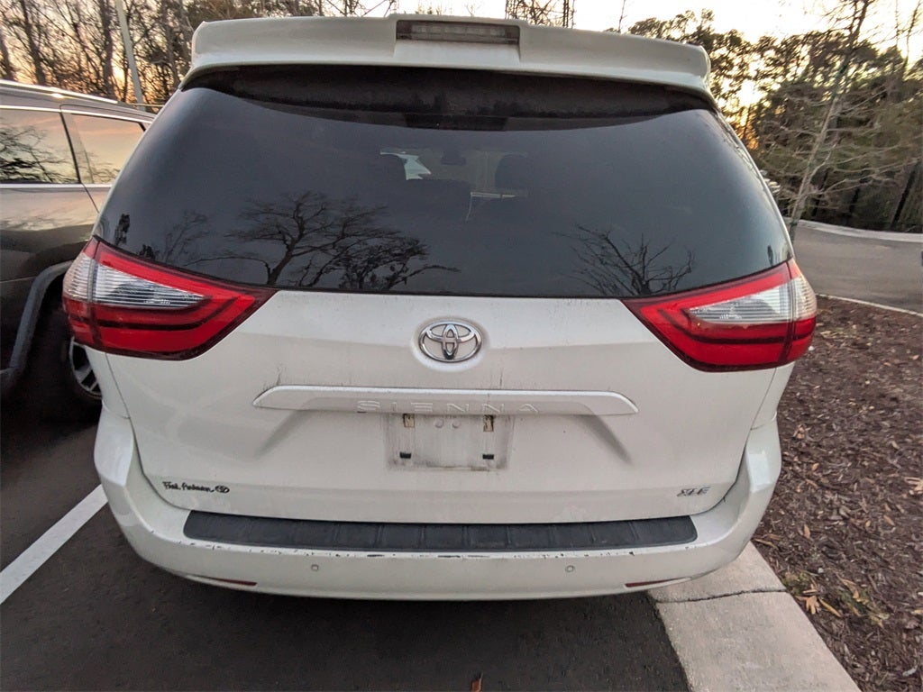 2020 Toyota Sienna XLE