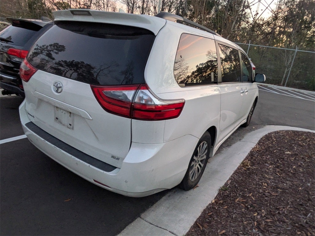 2020 Toyota Sienna XLE