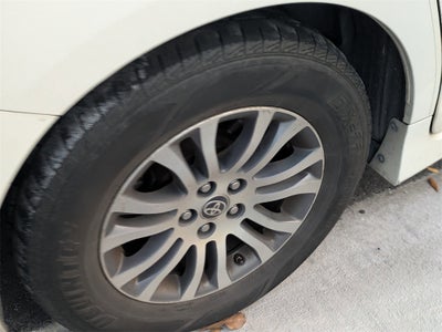 2020 Toyota Sienna XLE