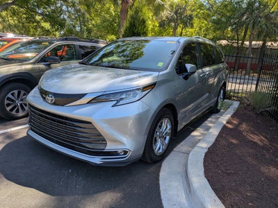 2025 Toyota Sienna Limited 7 Passenger