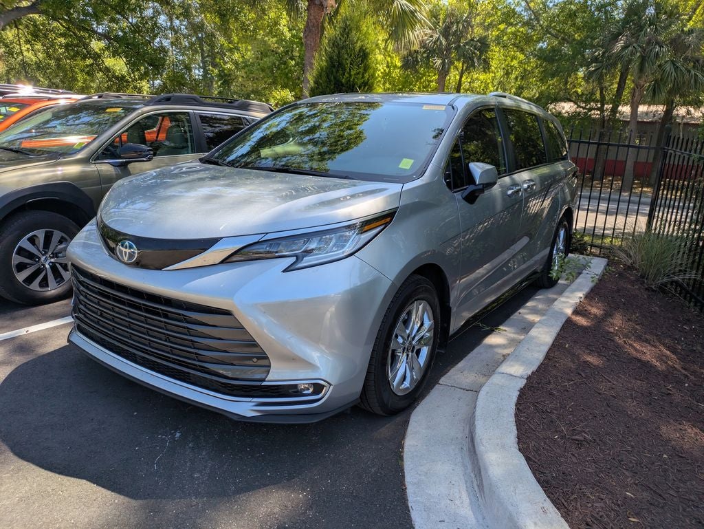 2025 Toyota Sienna Limited 7 Passenger