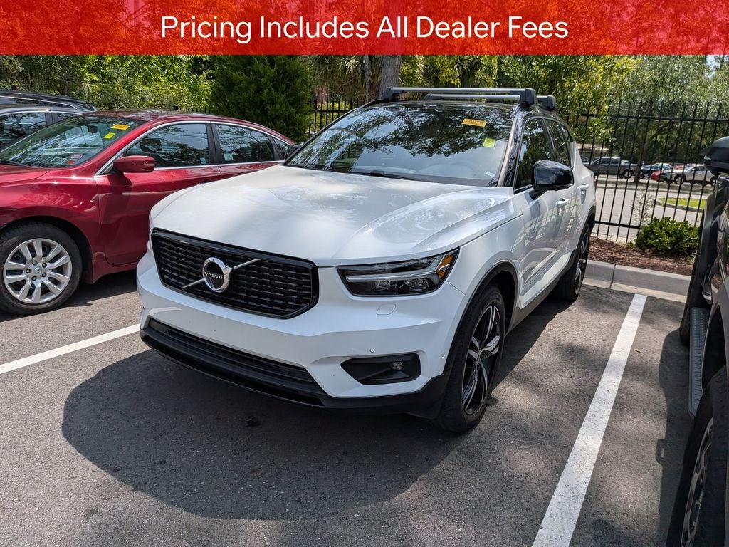 2022 Volvo XC40 R-Design