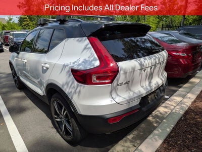 2022 Volvo XC40 R-Design