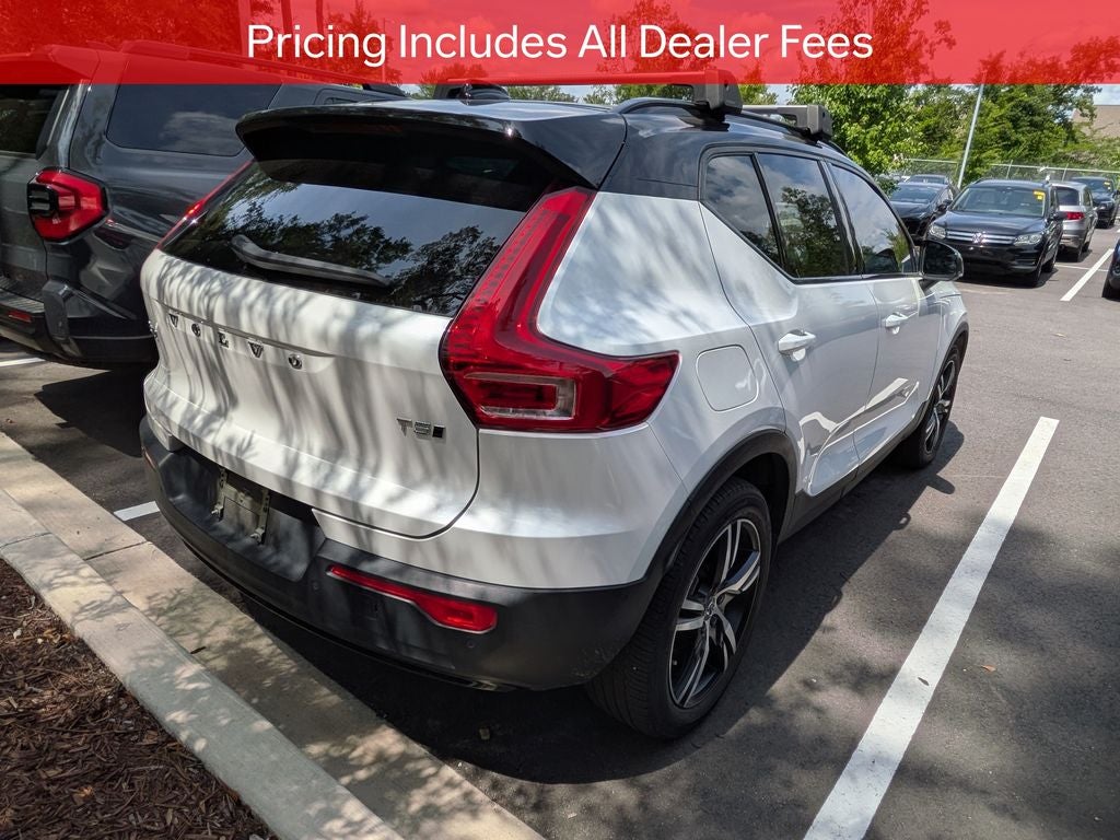 2022 Volvo XC40 R-Design