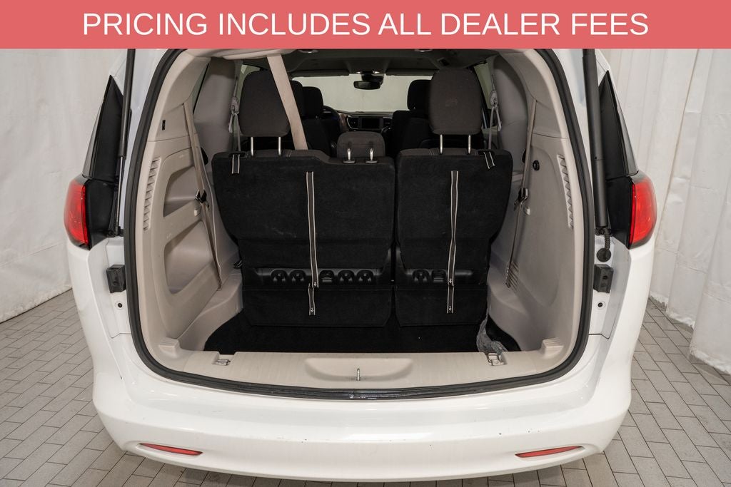 2023 Chrysler Voyager LX