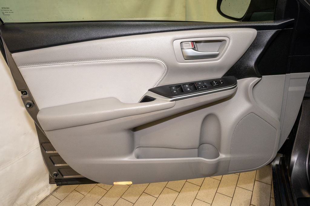 2017 Toyota Camry Hybrid XLE