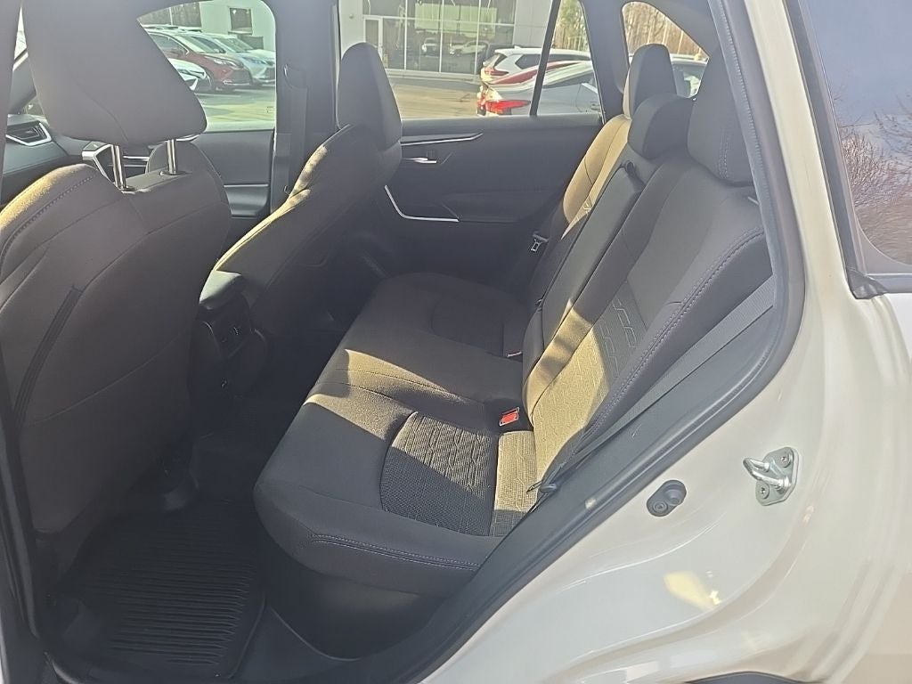 2022 Toyota RAV4 Hybrid SE