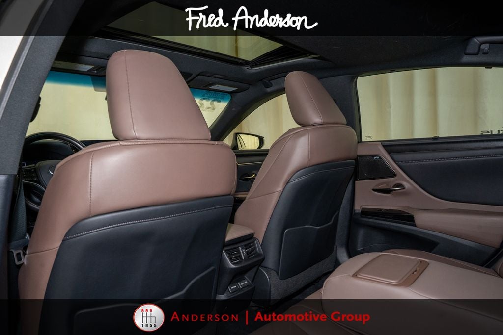 2022 Lexus ES 300h Ultra Luxury