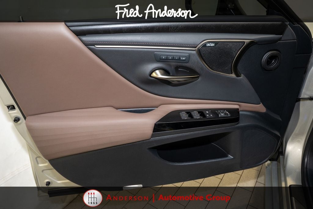 2022 Lexus ES 300h Ultra Luxury