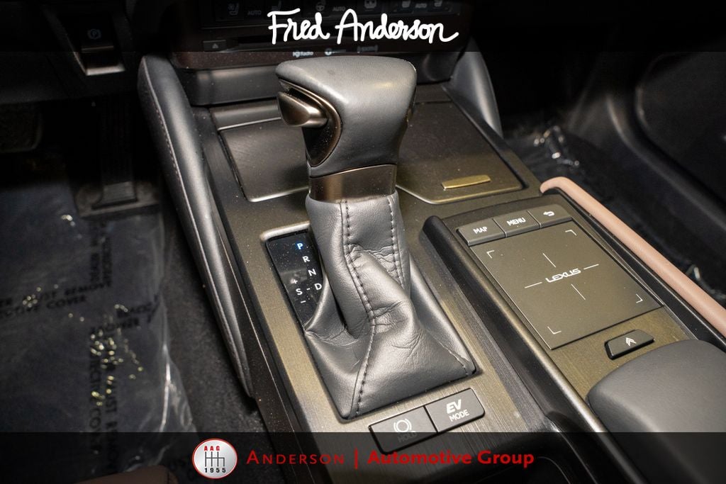 2022 Lexus ES 300h Ultra Luxury