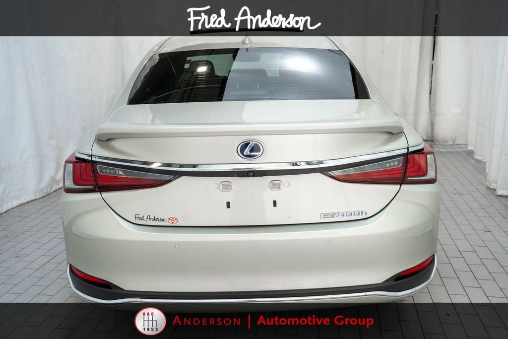 2022 Lexus ES 300h Ultra Luxury