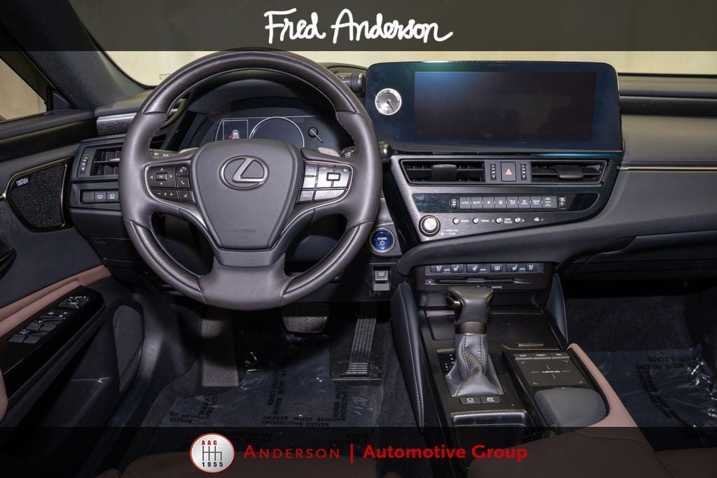 2022 Lexus ES 300h Ultra Luxury