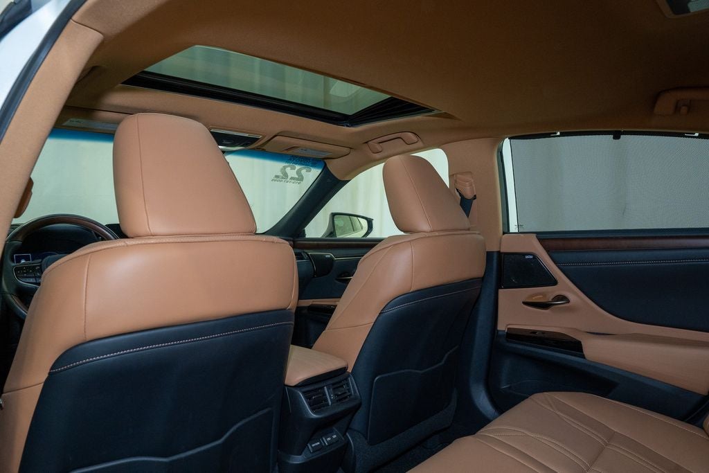 2022 Lexus ES 300h Ultra Luxury