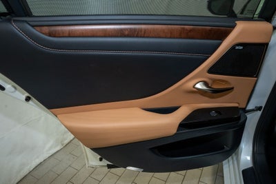 2022 Lexus ES 300h Ultra Luxury