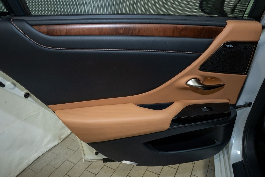 2022 Lexus ES 300h Ultra Luxury