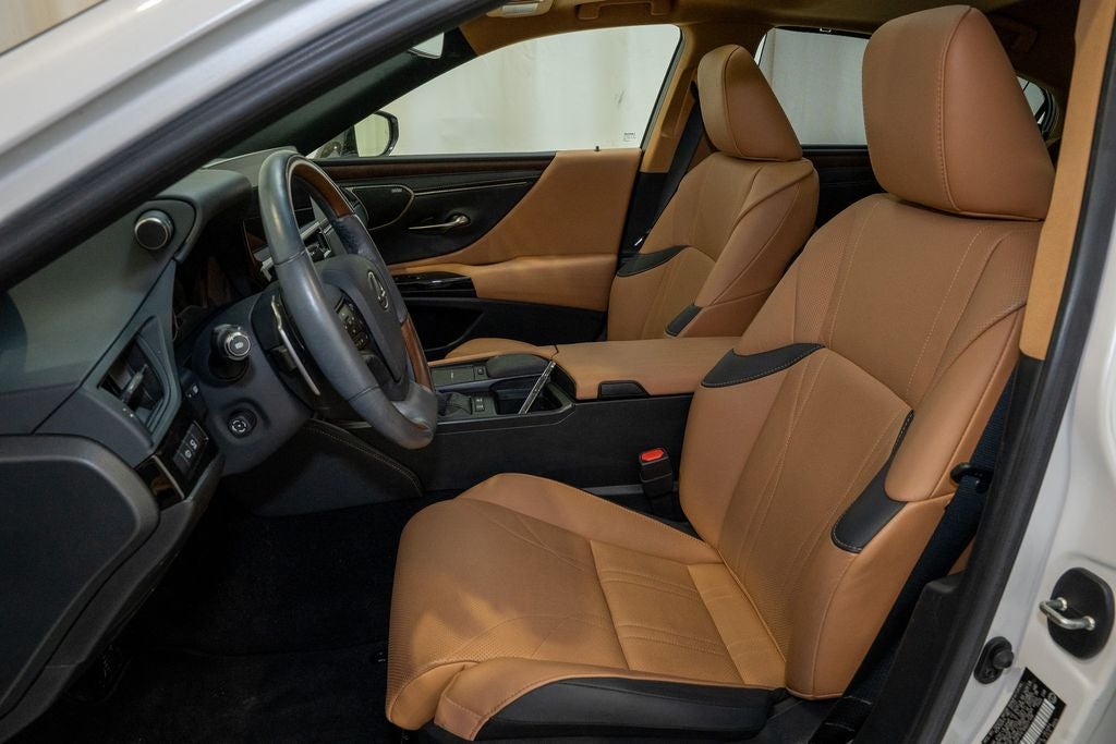 2022 Lexus ES 300h Ultra Luxury