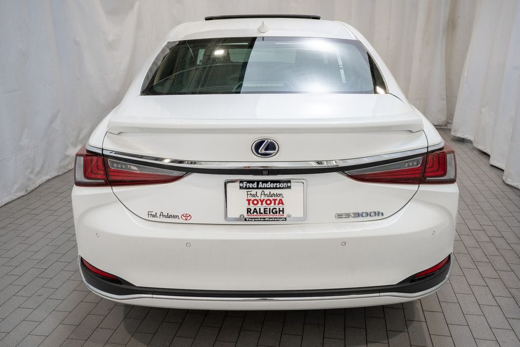 2022 Lexus ES 300h Ultra Luxury