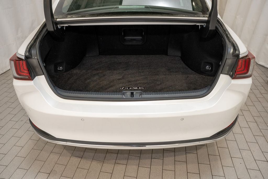 2022 Lexus ES 300h Ultra Luxury