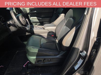 2022 Nissan Pathfinder SL
