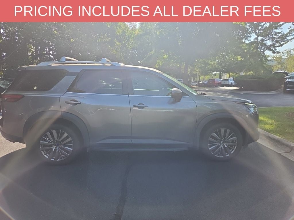 2022 Nissan Pathfinder SL