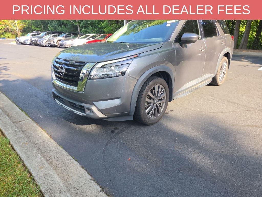 2022 Nissan Pathfinder SL