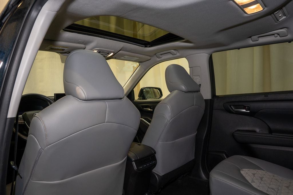 2023 Toyota Highlander Hybrid Bronze Edition