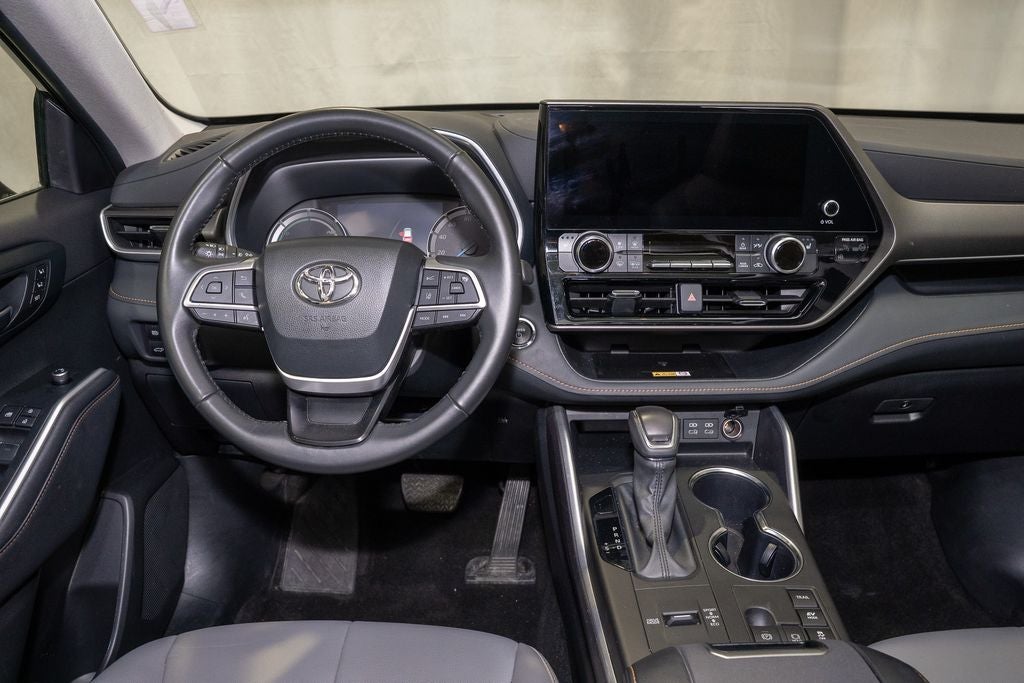 2023 Toyota Highlander Hybrid Bronze Edition