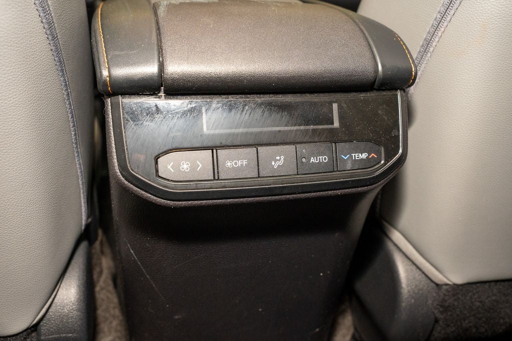 2023 Toyota Highlander Hybrid Bronze Edition