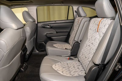 2023 Toyota Highlander Hybrid Bronze Edition