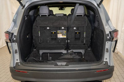 2022 Toyota Sienna Woodland Edition XLE