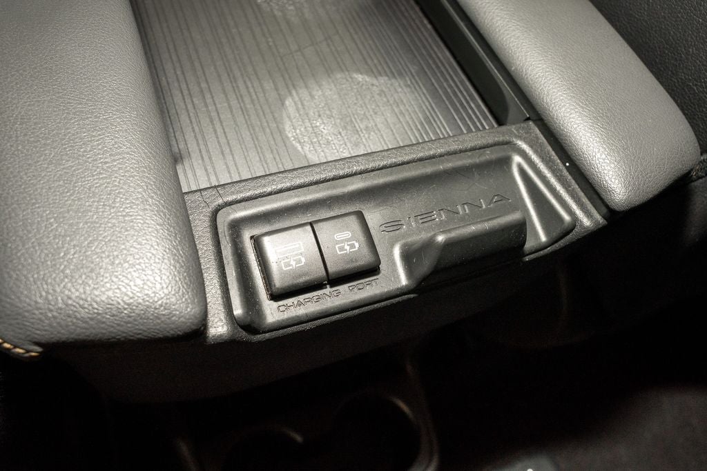 2022 Toyota Sienna Woodland Edition XLE