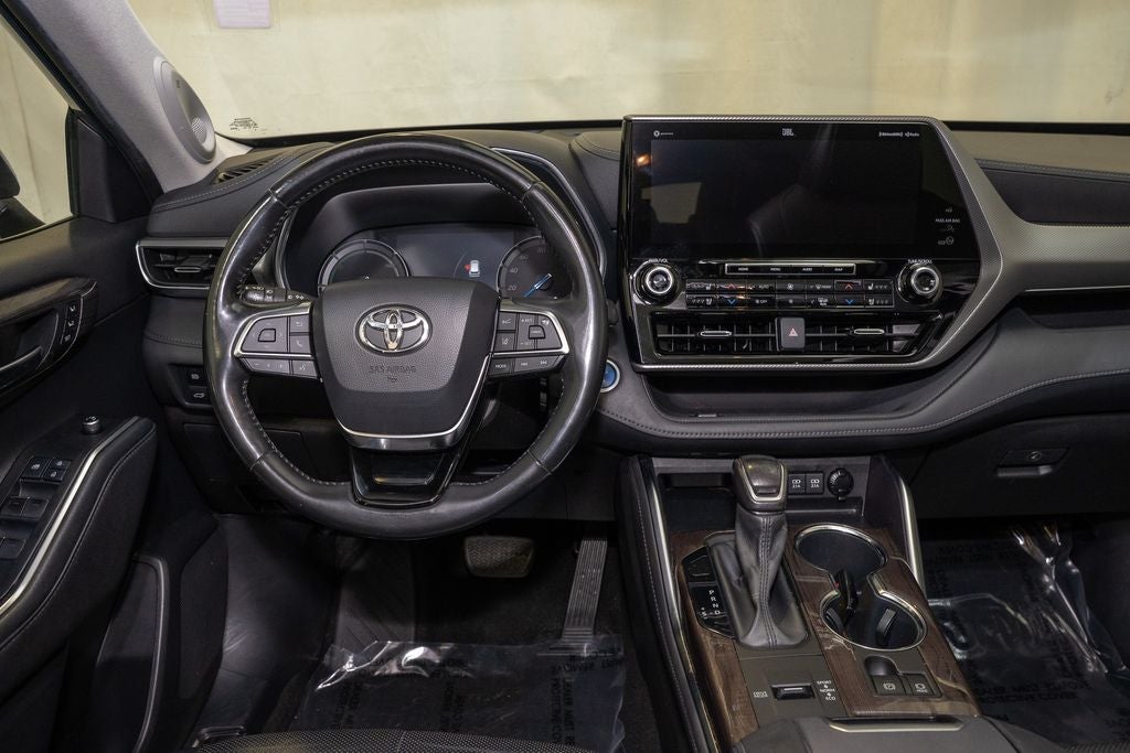 2021 Toyota Highlander Hybrid Platinum