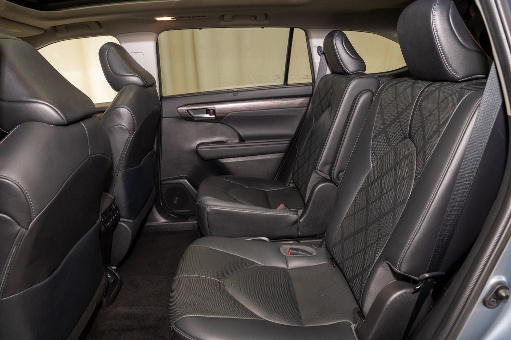 2021 Toyota Highlander Hybrid Platinum