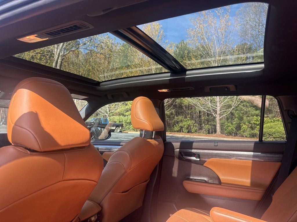 2021 Toyota Highlander Hybrid Platinum