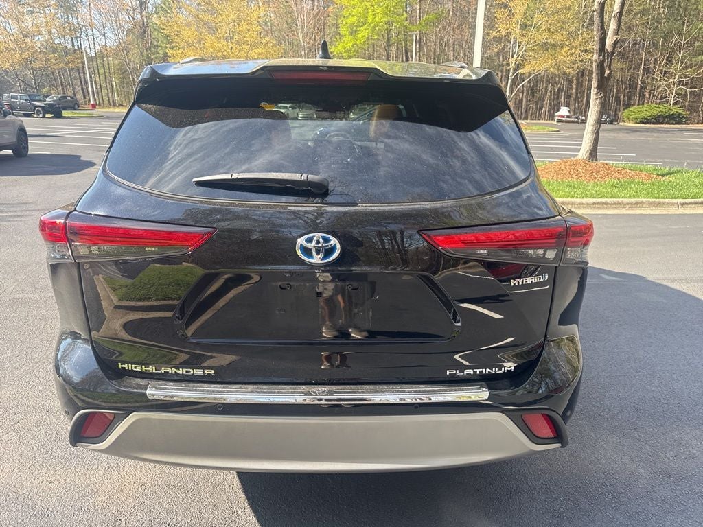 2021 Toyota Highlander Hybrid Platinum