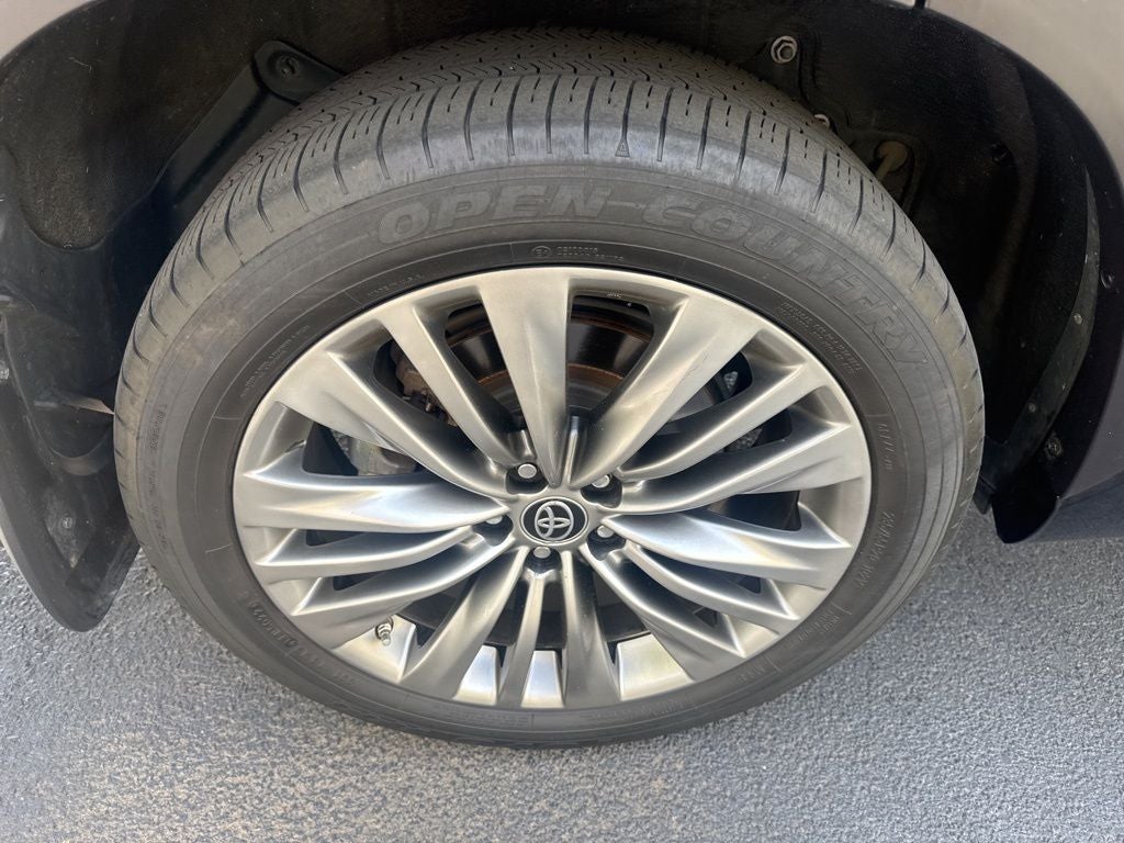 2021 Toyota Highlander Hybrid Platinum