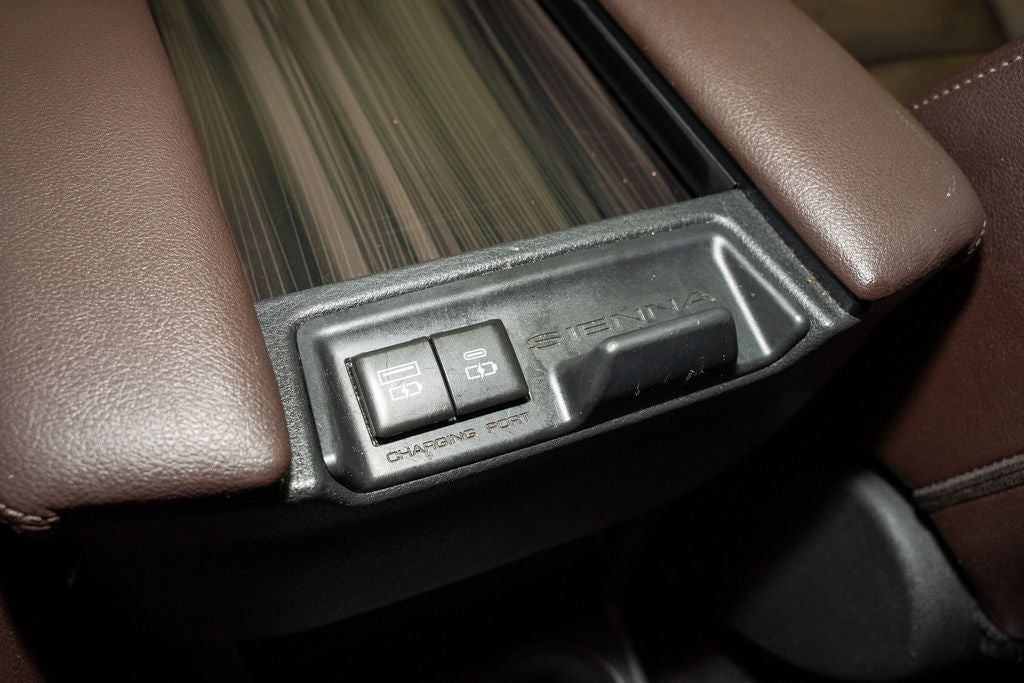 2022 Toyota Sienna Platinum 7 Passenger