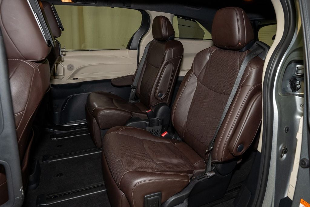 2022 Toyota Sienna Platinum 7 Passenger