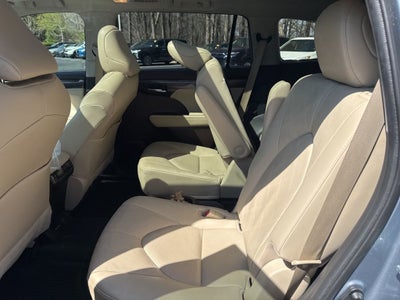 2021 Toyota Highlander Hybrid Platinum