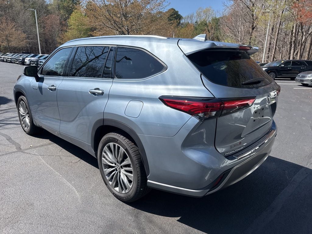 2021 Toyota Highlander Hybrid Platinum