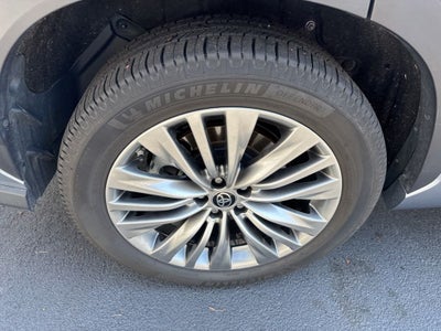 2021 Toyota Highlander Hybrid Platinum