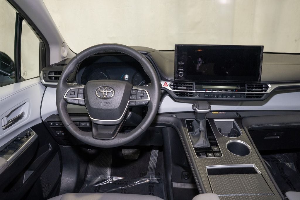 2025 Toyota Sienna XLE