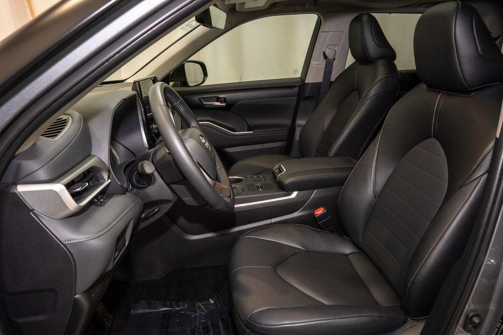 2025 Toyota Highlander Hybrid XLE