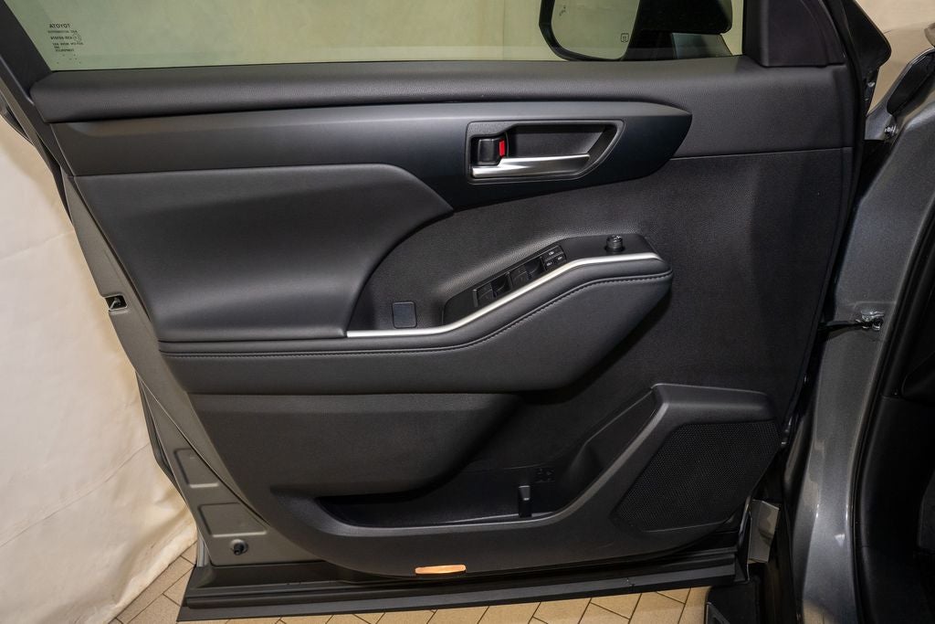 2025 Toyota Highlander Hybrid XLE