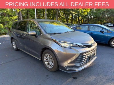 2022 Toyota Sienna LE 8 Passenger