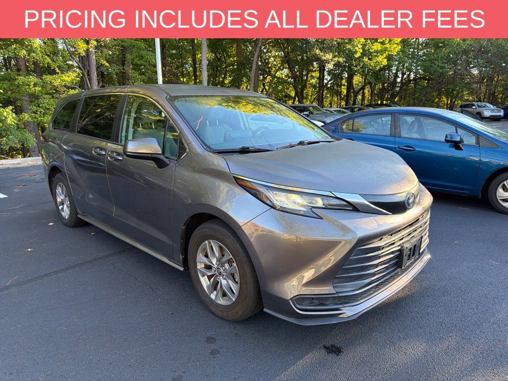 2022 Toyota Sienna LE 8 Passenger