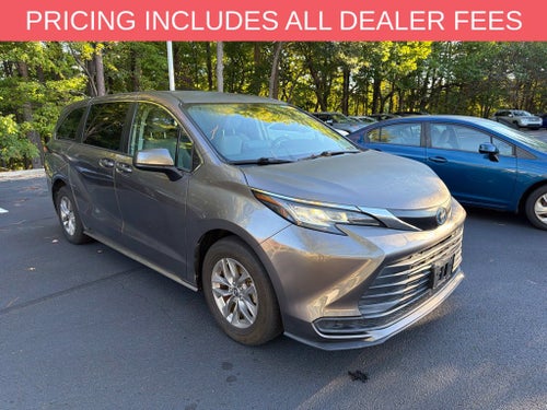 2022 Toyota Sienna LE 8 Passenger