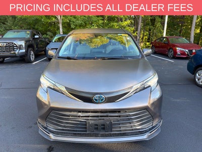 2022 Toyota Sienna LE 8 Passenger